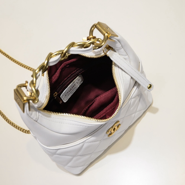 シャネルバッグ着用イメージ